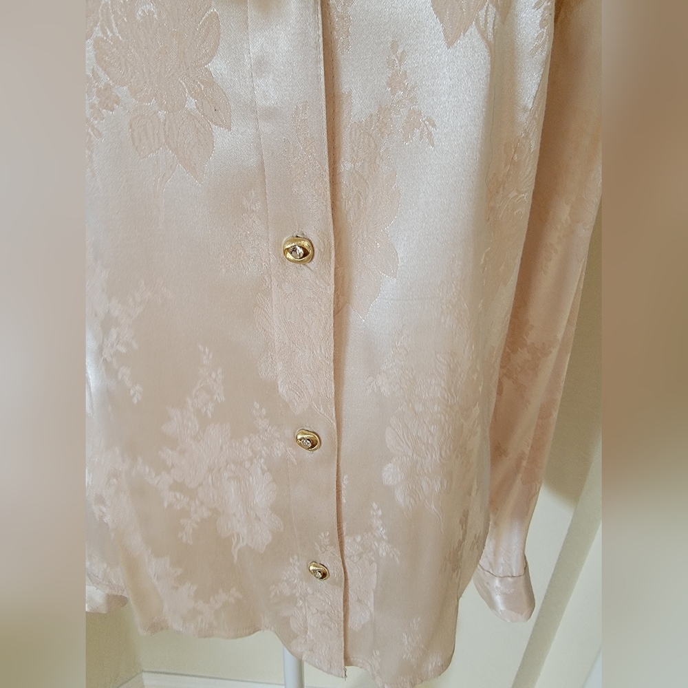 Hype gorgeous blouse, size Medium - Picture 2 of 4